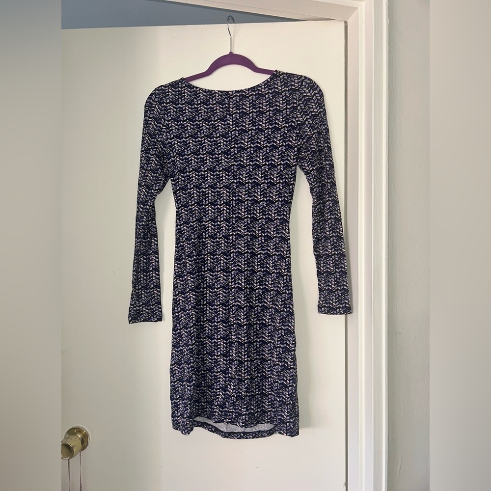 Seraphine Black and White Ruched Long Sleeve Sheath Dress - Picture 6 of 6